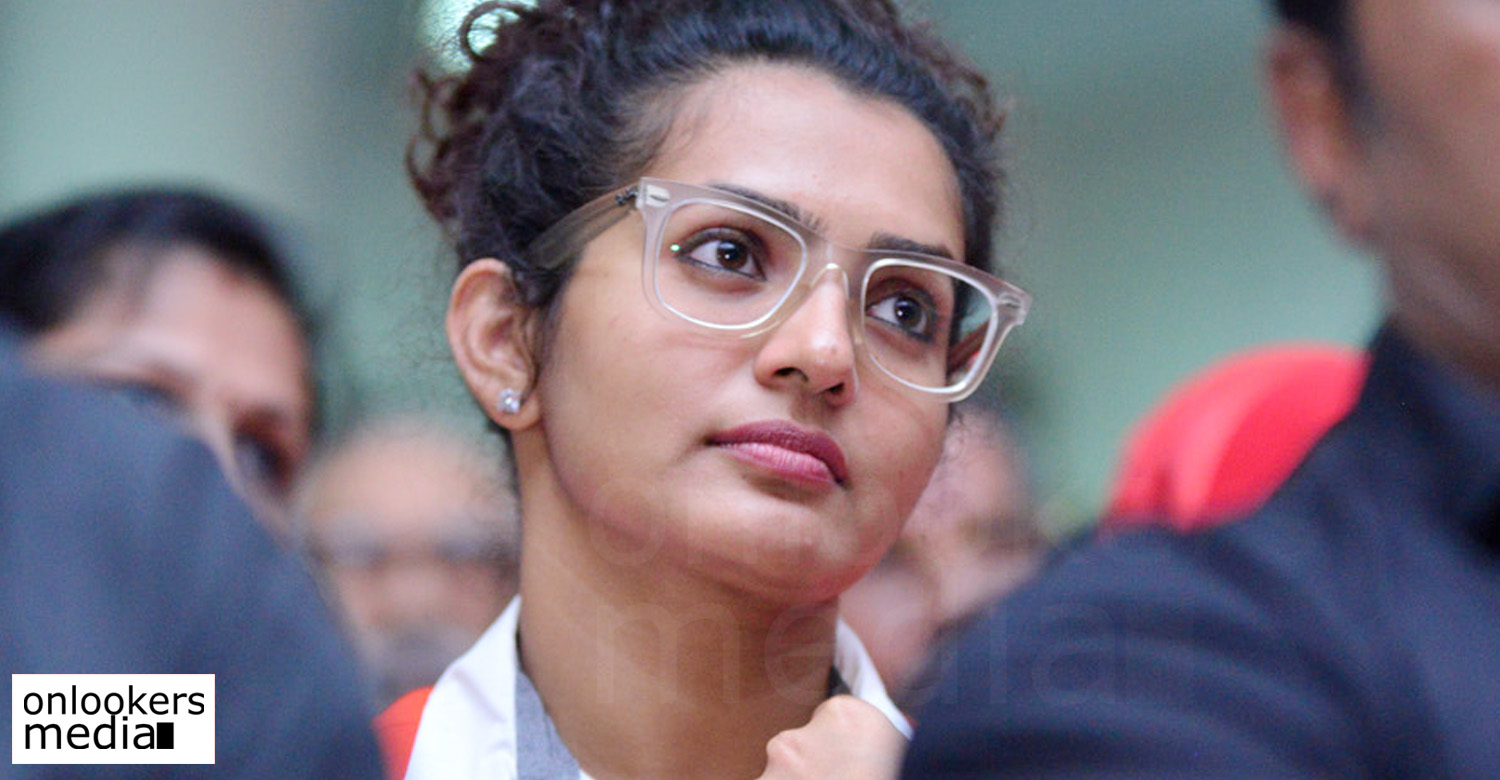 actress parvathy, parvathy child abuse, malayalam actress parvathy photos, best malayalam actress recent time