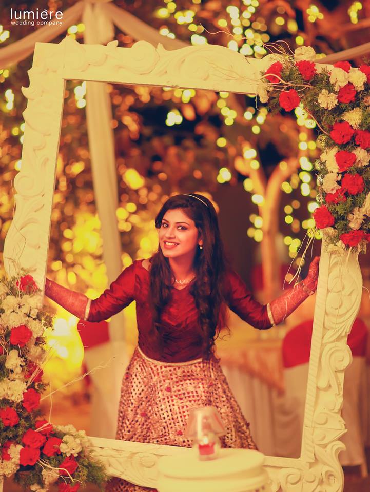 http://onlookersmedia.in/wp-content/uploads/2016/09/Pretham-Actress-Sharanya-Menon-Wedding-Stills-Photos-13.jpg