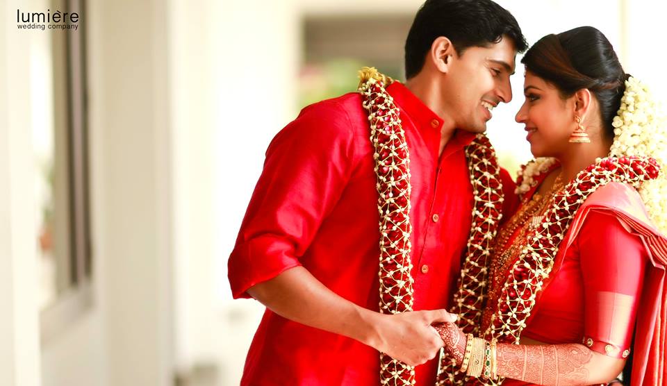 http://onlookersmedia.in/wp-content/uploads/2016/09/Pretham-Actress-Sharanya-Menon-Wedding-Stills-Photos-24.jpg