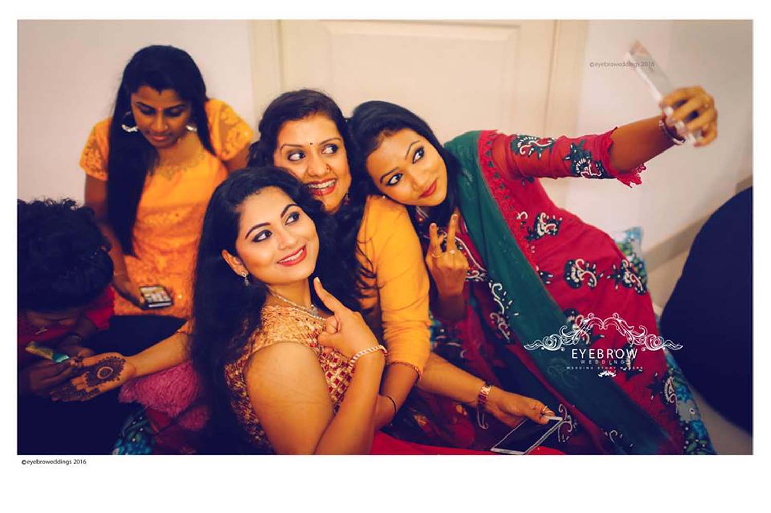 https://onlookersmedia.in/wp-content/uploads/2016/11/Actress-Sarayu-Mohan-Mehendi-Night-Stills-Photos-10.jpg