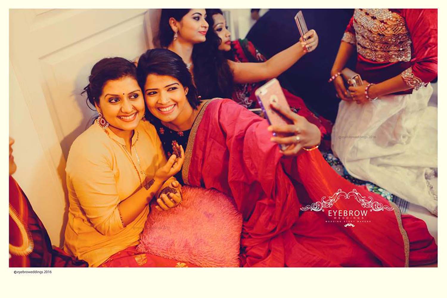 https://onlookersmedia.in/wp-content/uploads/2016/11/Actress-Sarayu-Mohan-Mehendi-Night-Stills-Photos-32.jpg