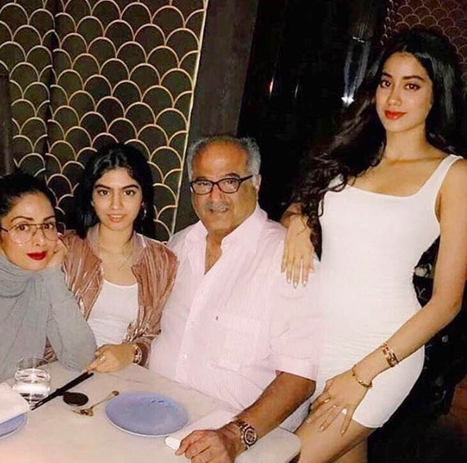 Jhanvi Kapoor with boyfriend, actress sridevi daughters, Jhanvi Kapoor debute movie , star kids relationship in bollywood, bollywood actress relationship