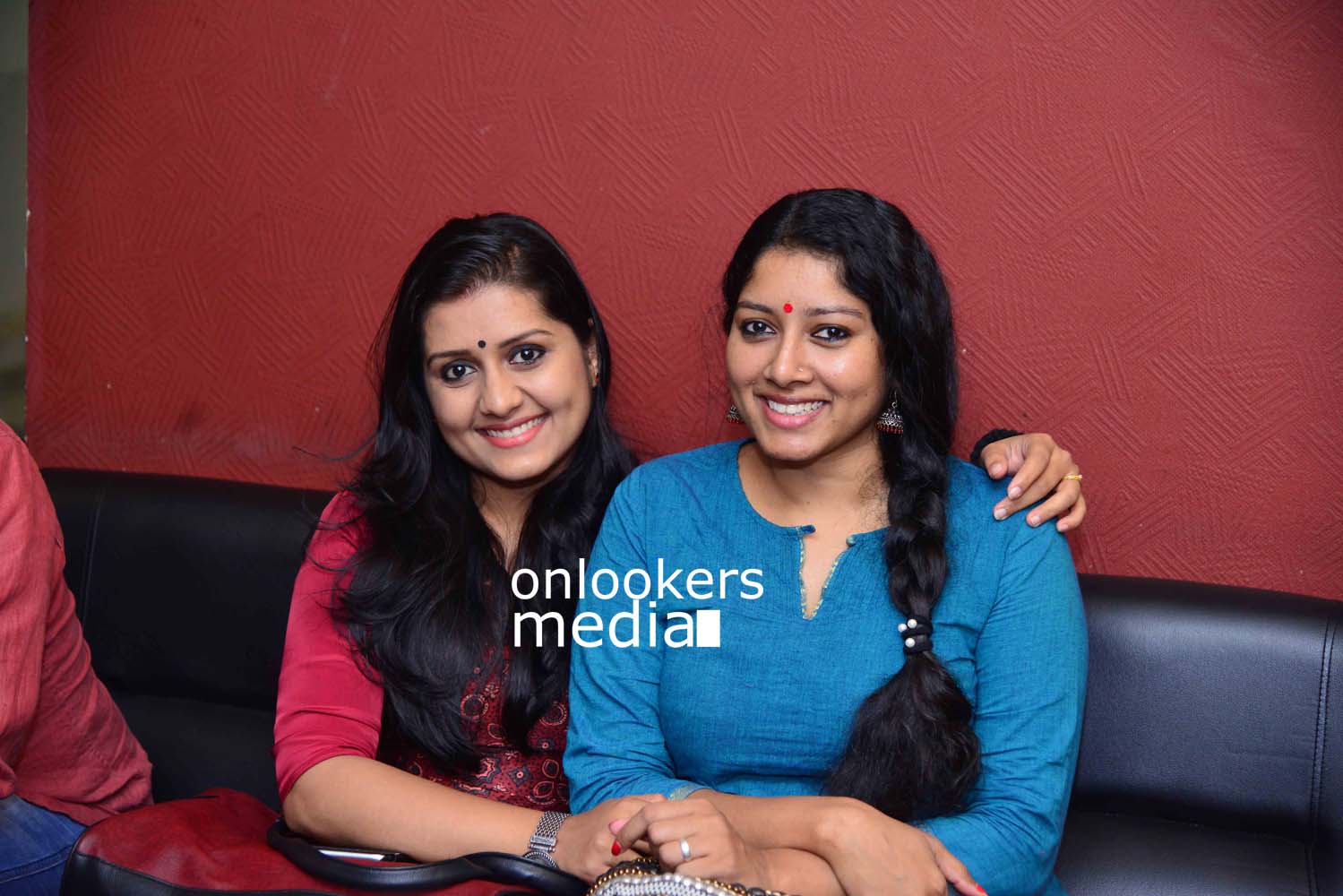 https://onlookersmedia.in/wp-content/uploads/2017/03/Angamaly-Diaries-Preview-Show-Stills-46.jpg