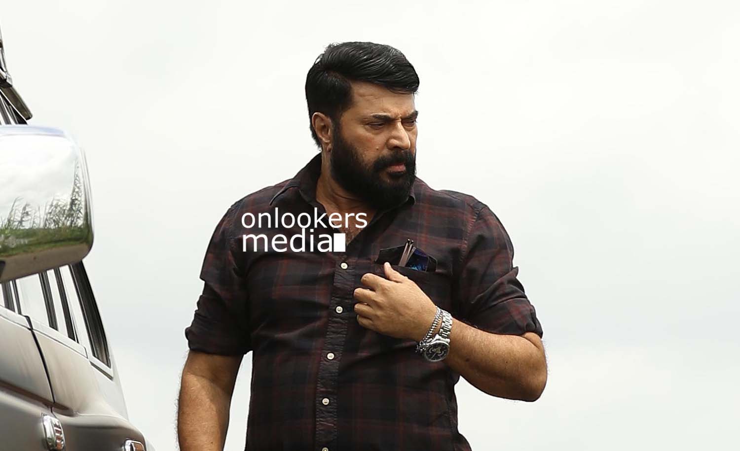 https://onlookersmedia.in/wp-content/uploads/2017/03/Mammootty-in-The-Great-Father-Stills-Photos-16.jpg