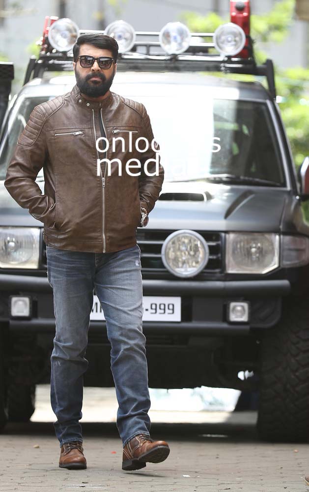 https://onlookersmedia.in/wp-content/uploads/2017/03/Mammootty-in-The-Great-Father-Stills-Photos-54.jpg