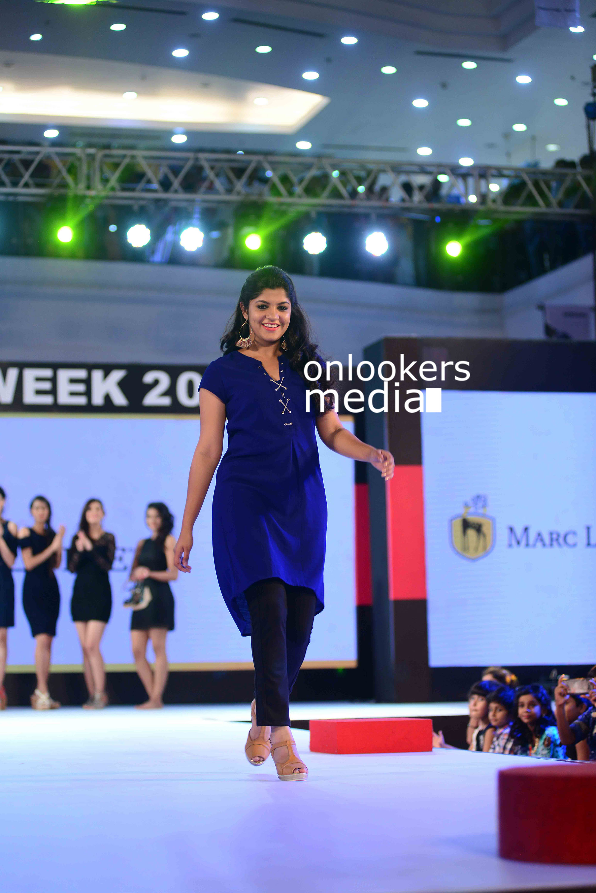 http://onlookersmedia.in/wp-content/uploads/2017/04/Aparna-Balamurali-Lulu-Fashion-Week-2017-15.jpg