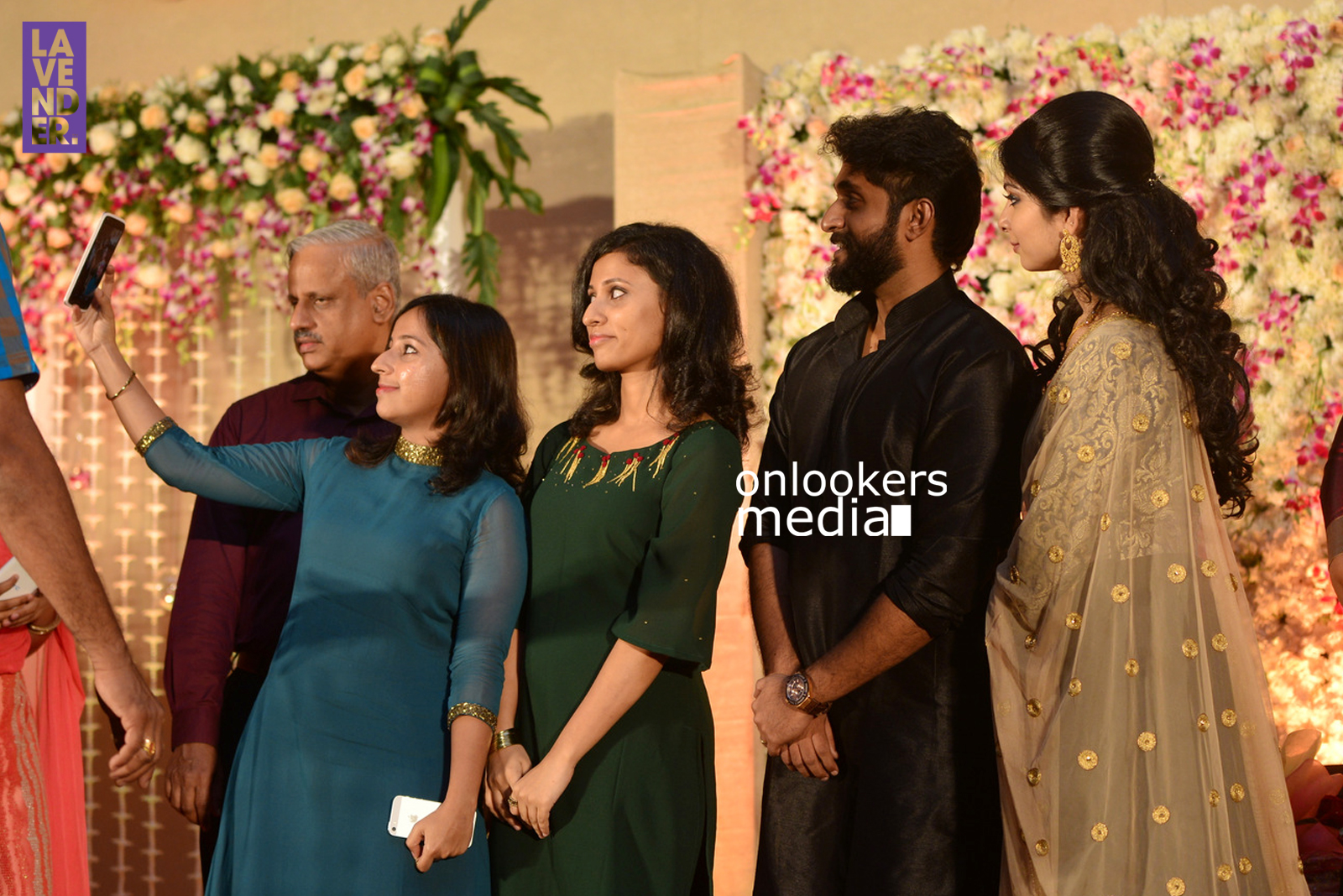http://onlookersmedia.in/wp-content/uploads/2017/04/Dhyan-Sreenivasan-Wedding-Reception-Stills-Photo-169.jpg