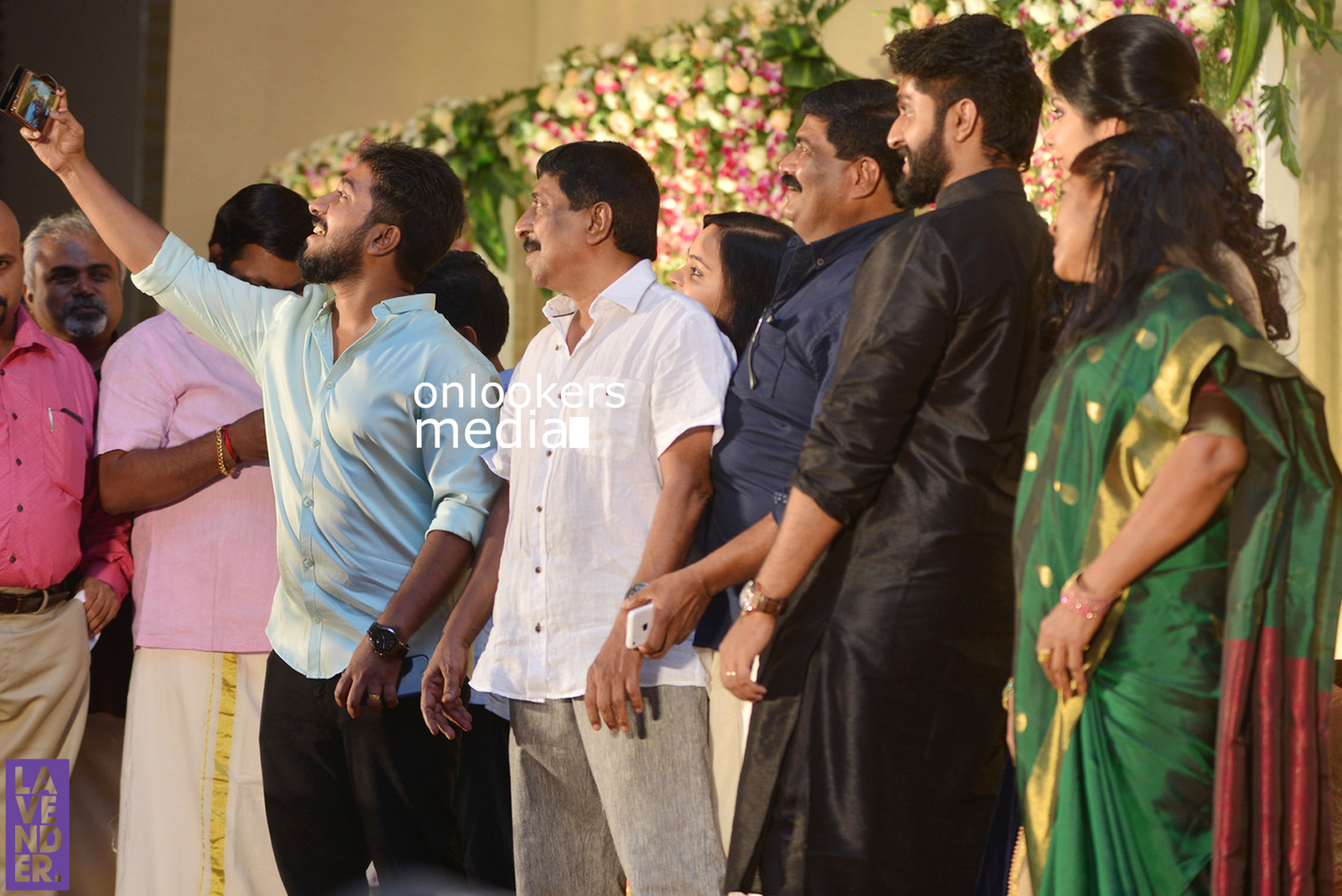 http://onlookersmedia.in/wp-content/uploads/2017/04/Dhyan-Sreenivasan-Wedding-Reception-Stills-Photo-32.jpg