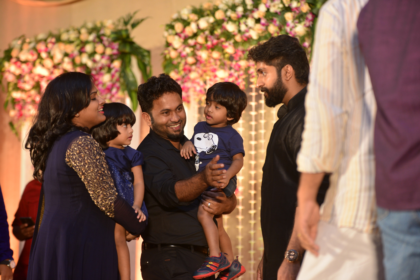 http://onlookersmedia.in/wp-content/uploads/2017/04/Dhyan-Sreenivasan-Wedding-Reception-Stills-Photo-72.jpg