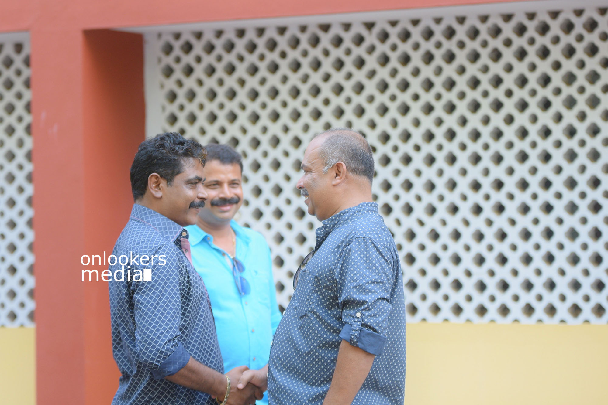 http://onlookersmedia.in/wp-content/uploads/2017/05/Lal-Jose-Mohanlal-movie-Pooja-stills-images-photos-130.jpg