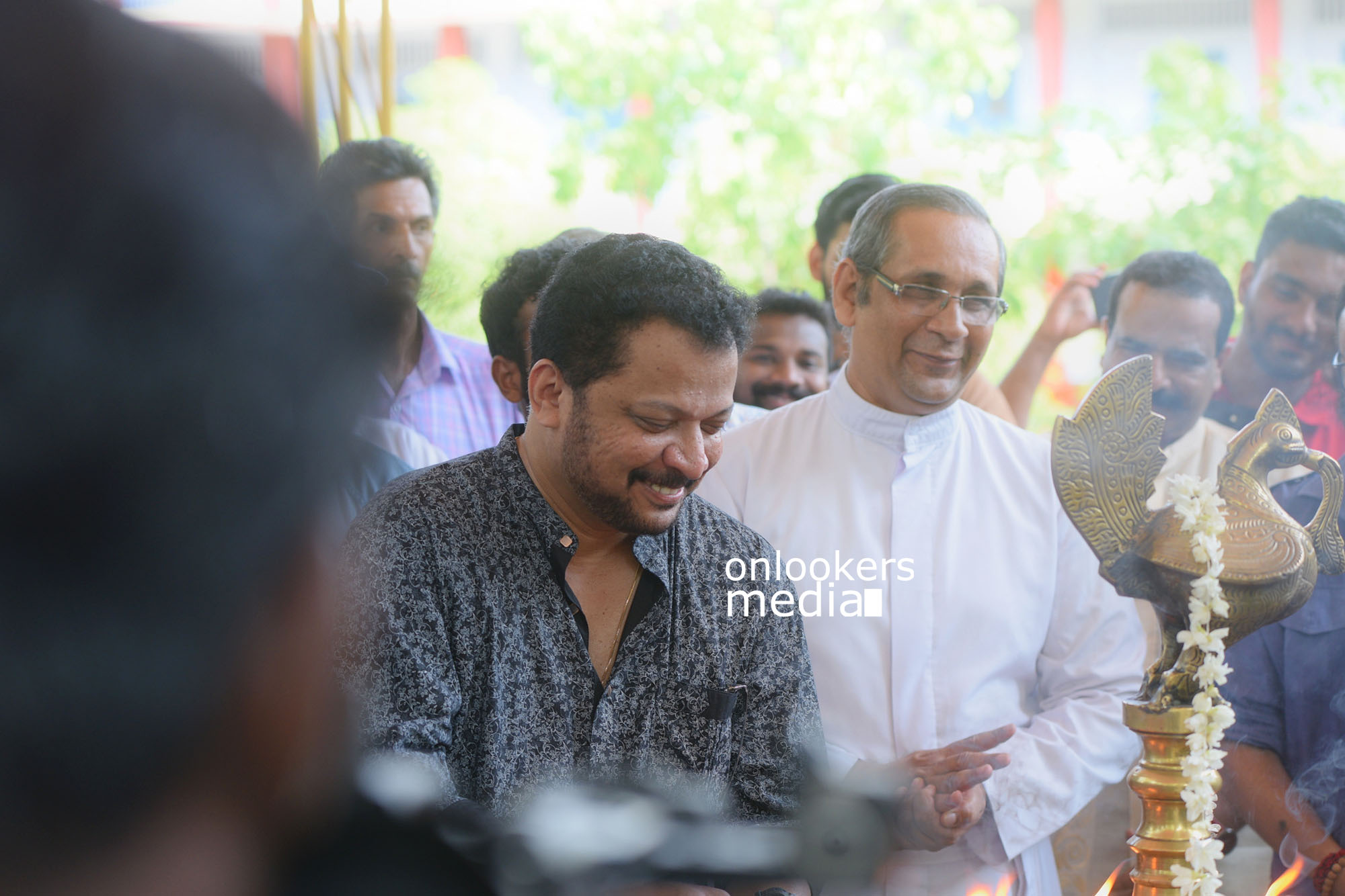 http://onlookersmedia.in/wp-content/uploads/2017/05/Lal-Jose-Mohanlal-movie-Pooja-stills-images-photos-160.jpg