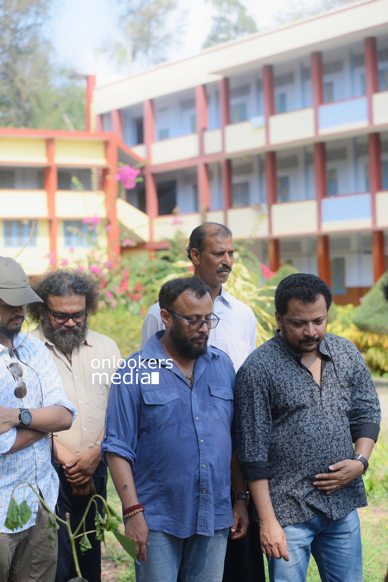 http://onlookersmedia.in/wp-content/uploads/2017/05/Lal-Jose-Mohanlal-movie-Pooja-stills-images-photos-177.jpg