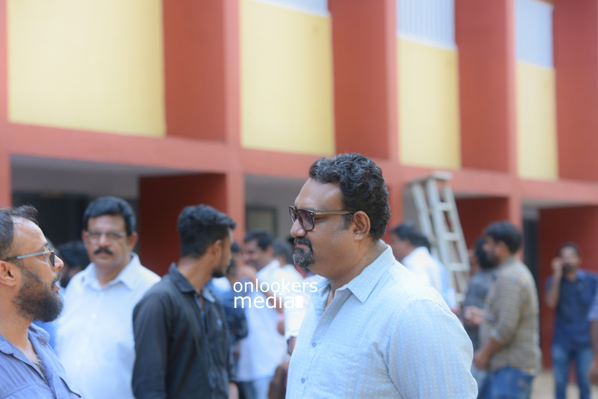 http://onlookersmedia.in/wp-content/uploads/2017/05/Lal-Jose-Mohanlal-movie-Pooja-stills-images-photos-70.jpg