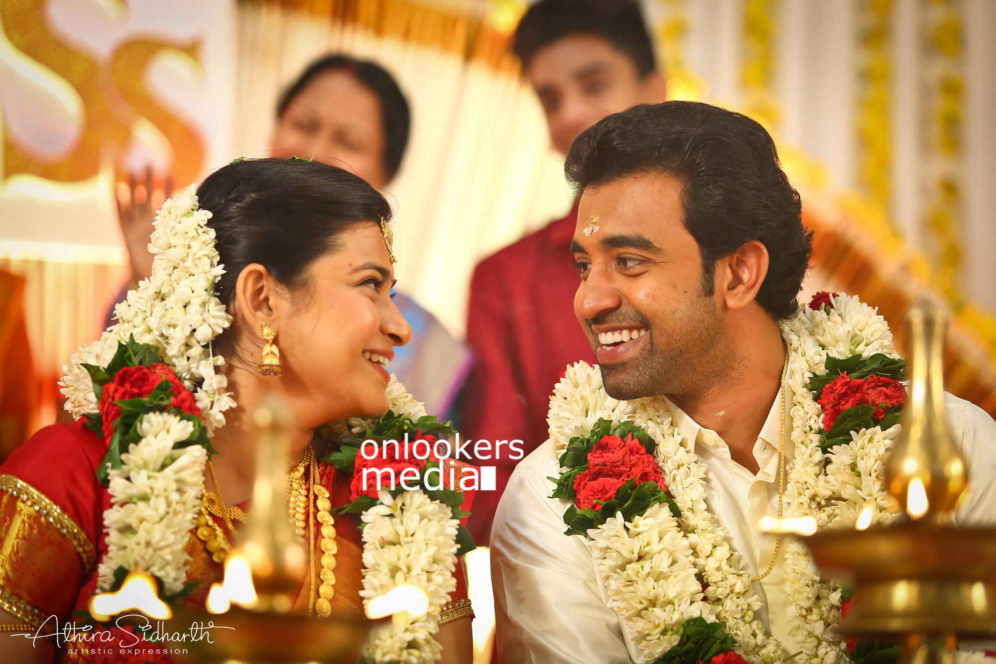 https://onlookersmedia.in/wp-content/uploads/2017/05/Malayalam-Actor-Siju-Wilson-Wedding-Stills-Photos-10.jpg
