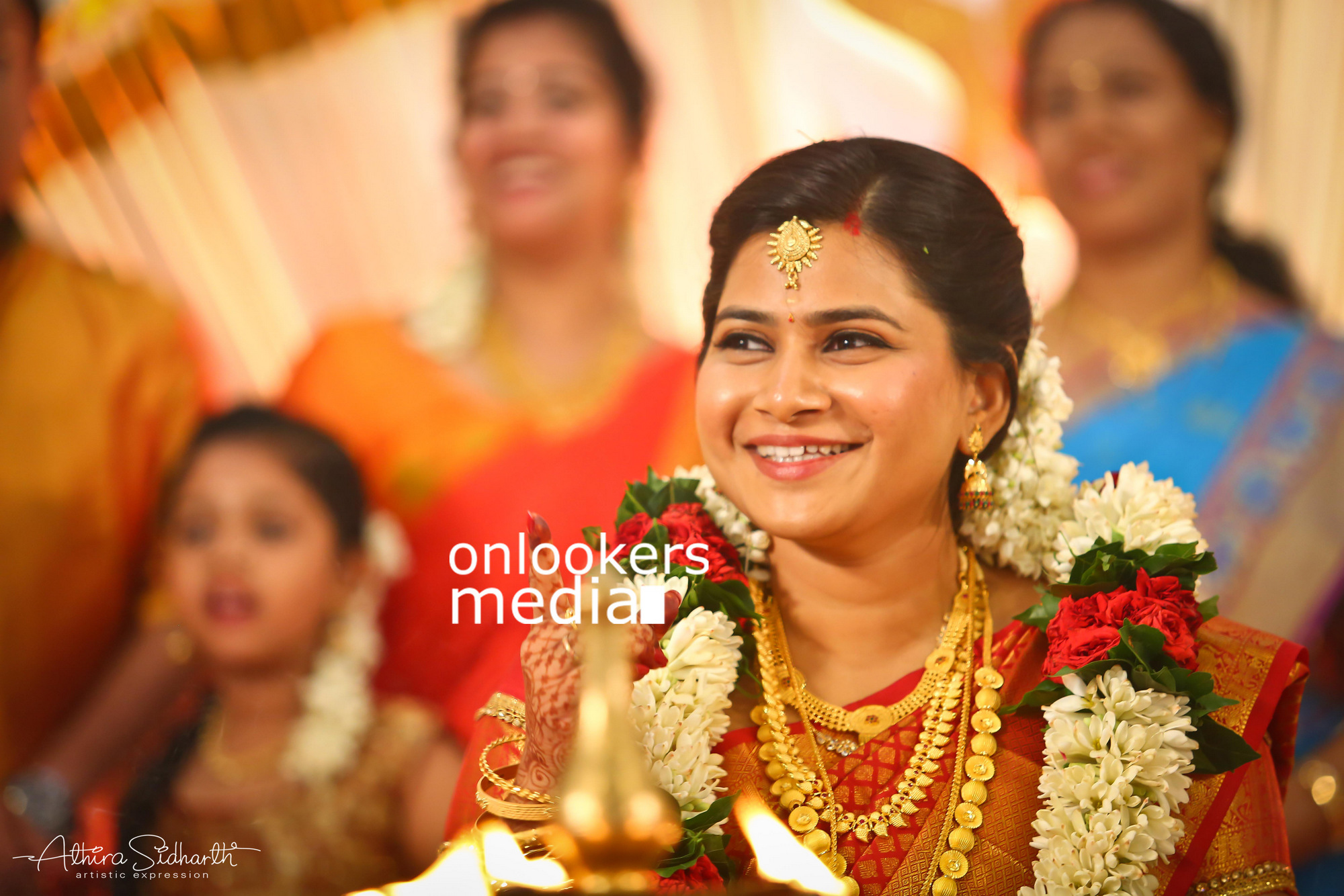 https://onlookersmedia.in/wp-content/uploads/2017/05/Malayalam-Actor-Siju-Wilson-Wedding-Stills-Photos-11.jpg