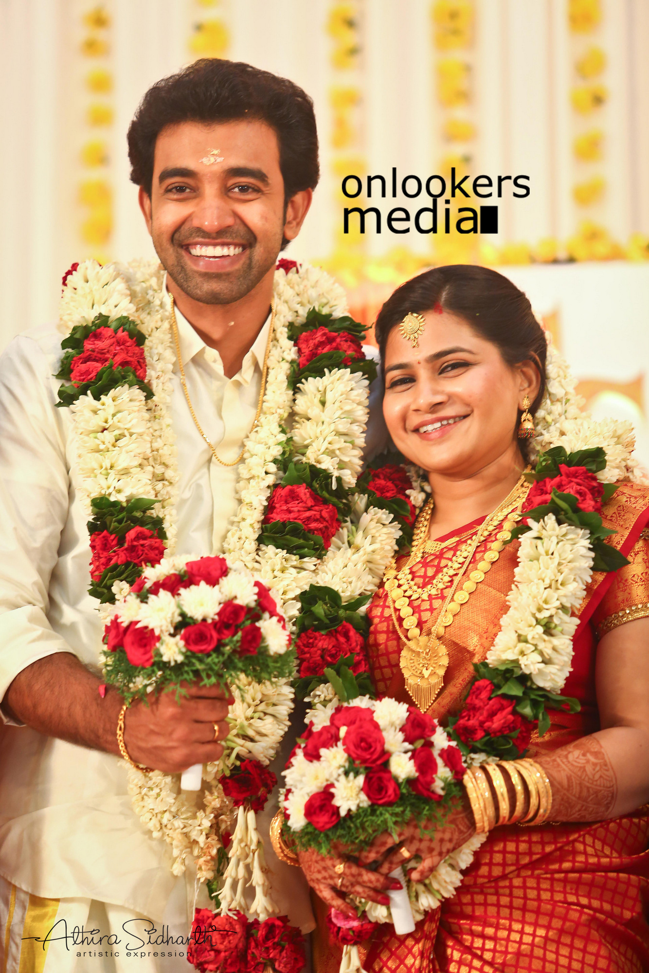 https://onlookersmedia.in/wp-content/uploads/2017/05/Malayalam-Actor-Siju-Wilson-Wedding-Stills-Photos-14.jpg