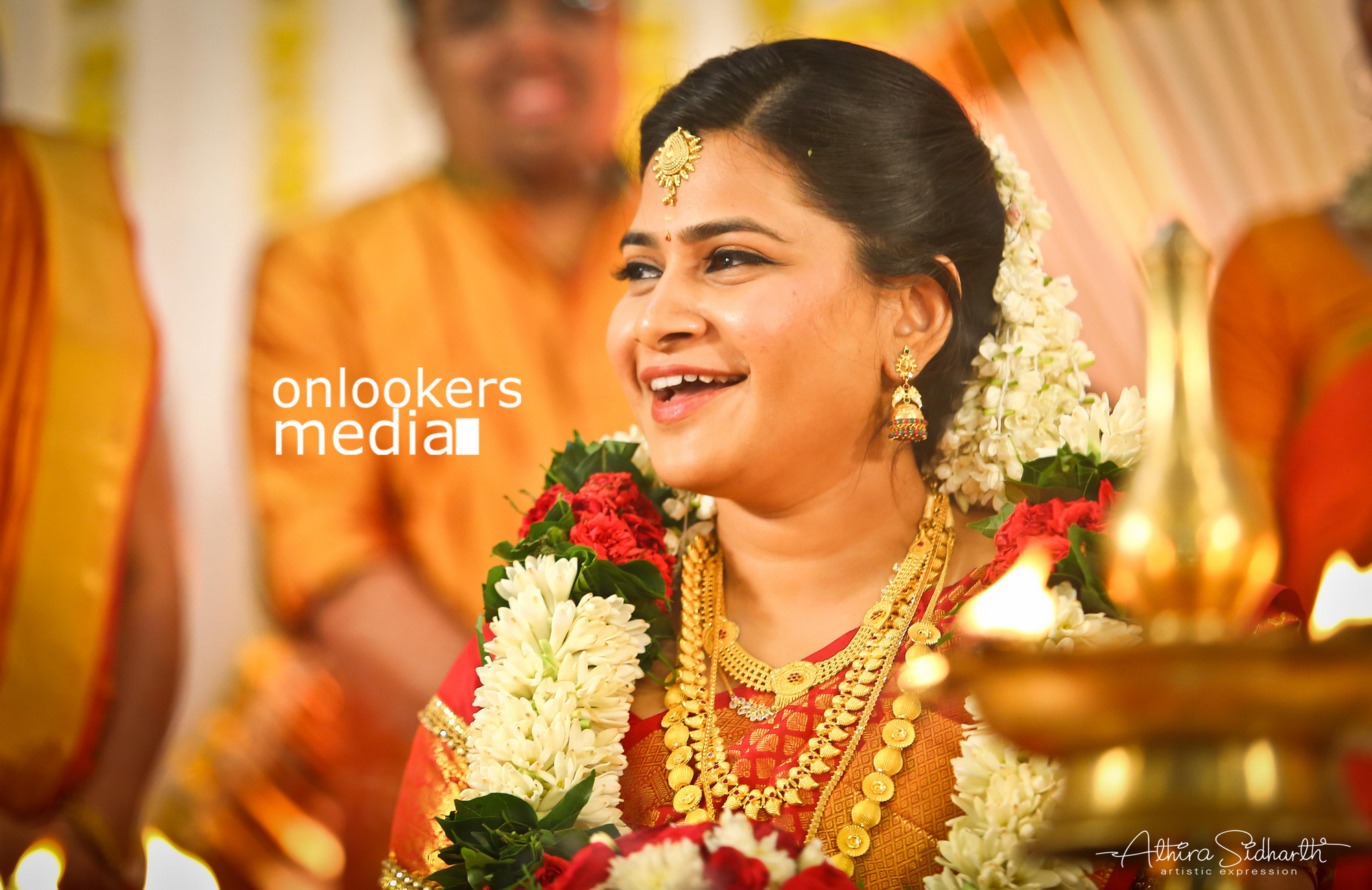 https://onlookersmedia.in/wp-content/uploads/2017/05/Malayalam-Actor-Siju-Wilson-Wedding-Stills-Photos-2.jpg