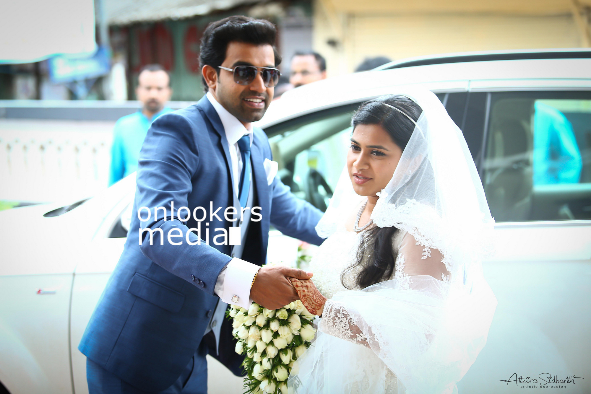 https://onlookersmedia.in/wp-content/uploads/2017/05/Malayalam-Actor-Siju-Wilson-Wedding-Stills-Photos-23.jpg