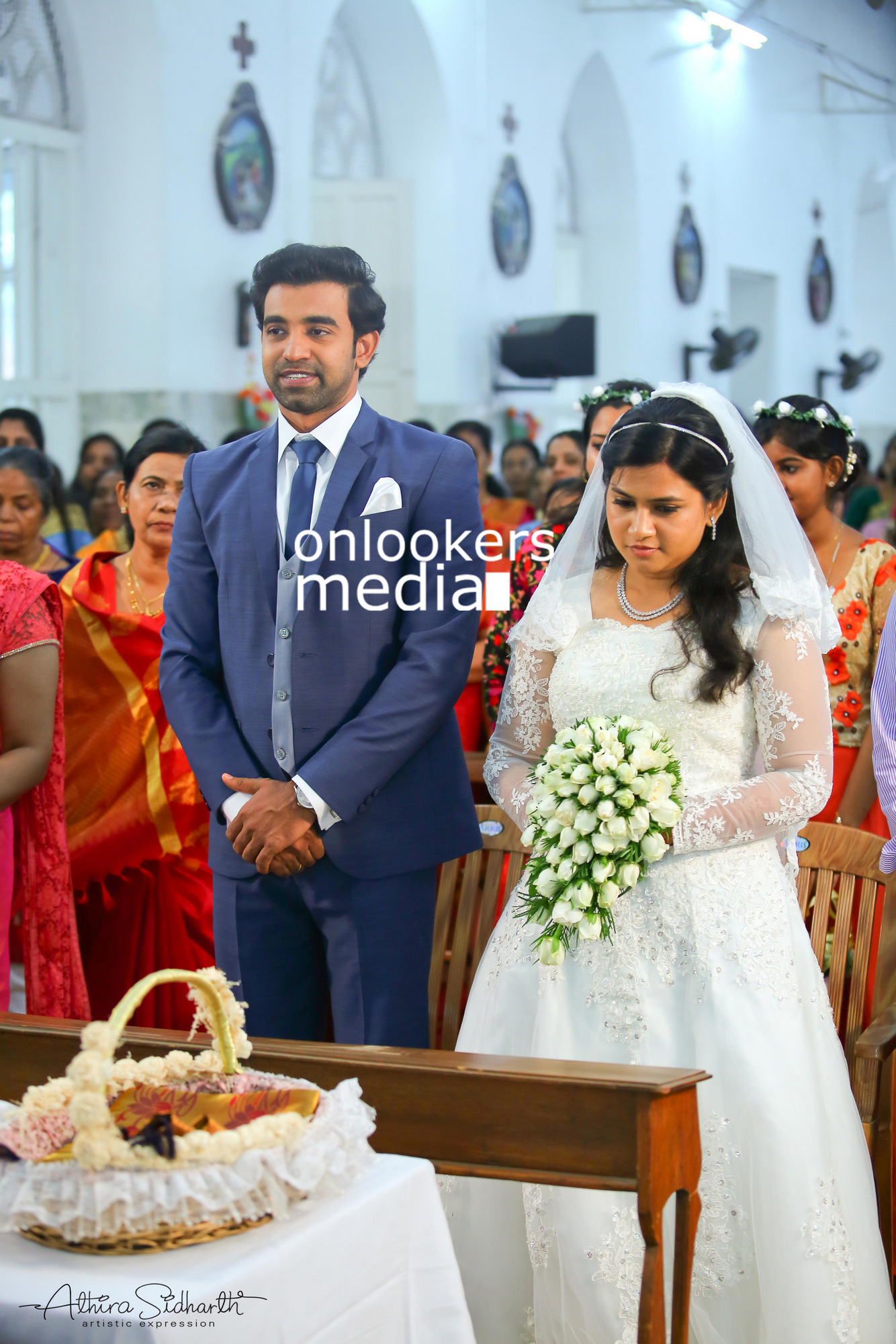 https://onlookersmedia.in/wp-content/uploads/2017/05/Malayalam-Actor-Siju-Wilson-Wedding-Stills-Photos-24.jpg