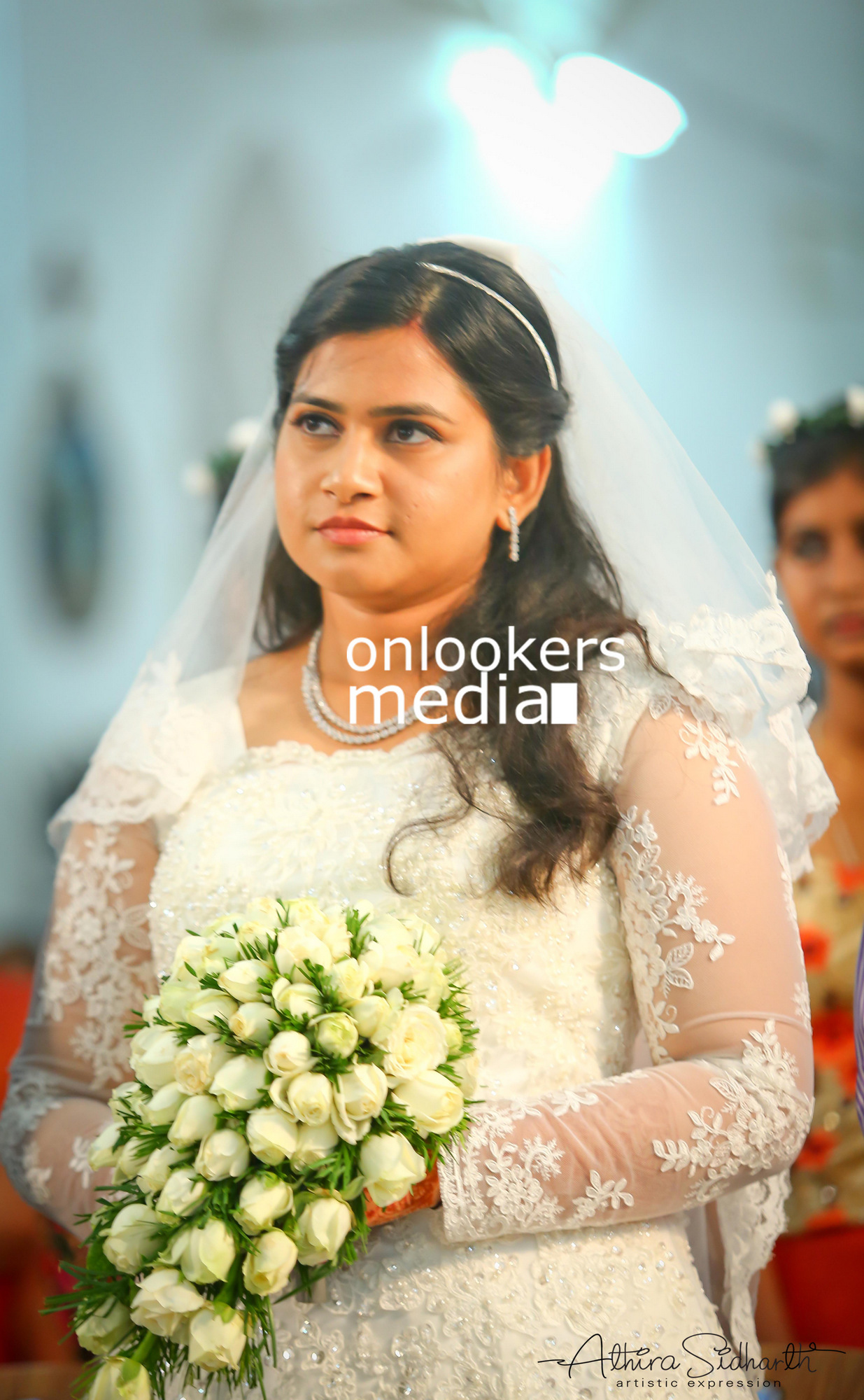 https://onlookersmedia.in/wp-content/uploads/2017/05/Malayalam-Actor-Siju-Wilson-Wedding-Stills-Photos-27.jpg