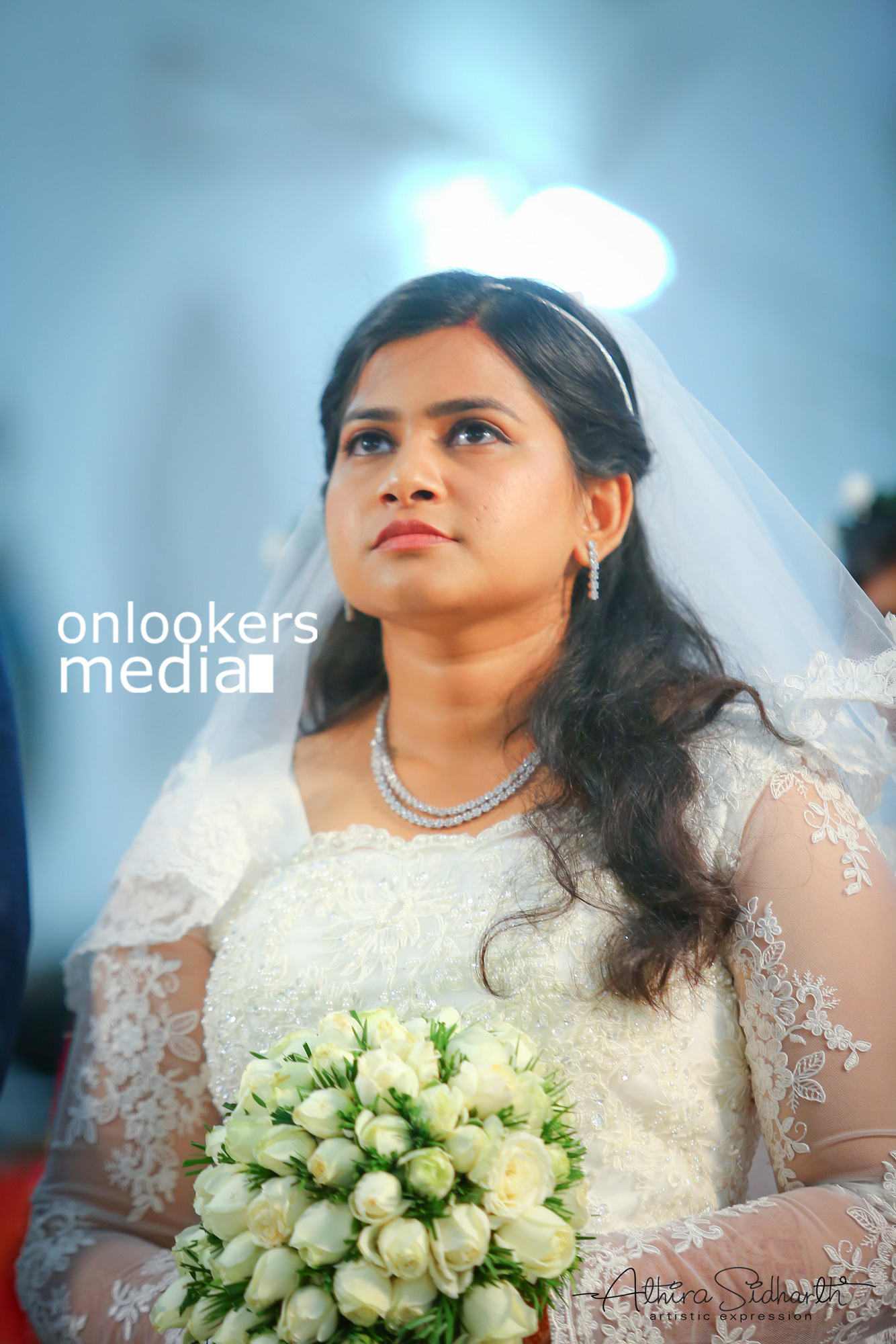 https://onlookersmedia.in/wp-content/uploads/2017/05/Malayalam-Actor-Siju-Wilson-Wedding-Stills-Photos-28.jpg