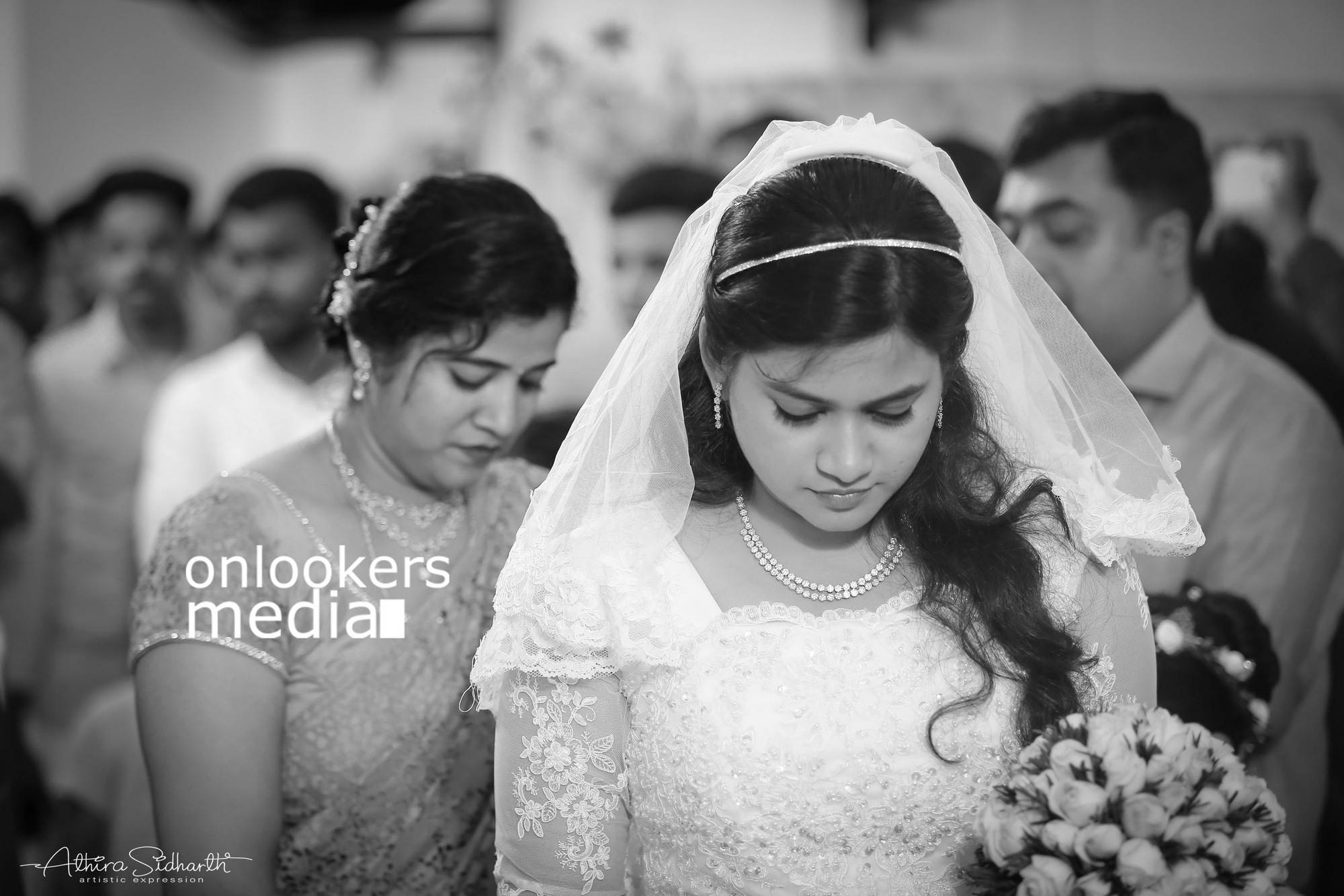 https://onlookersmedia.in/wp-content/uploads/2017/05/Malayalam-Actor-Siju-Wilson-Wedding-Stills-Photos-29.jpg