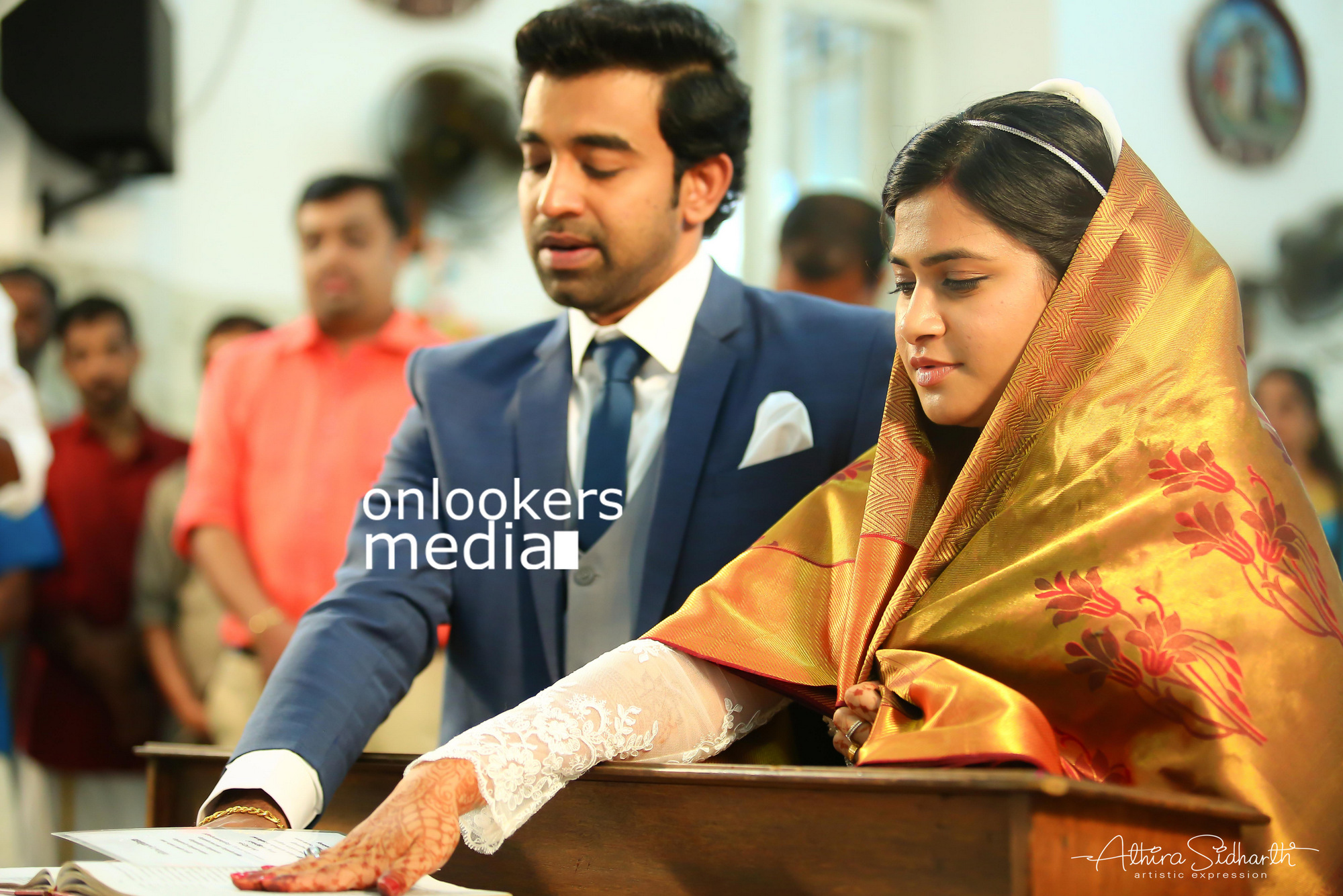 https://onlookersmedia.in/wp-content/uploads/2017/05/Malayalam-Actor-Siju-Wilson-Wedding-Stills-Photos-36.jpg