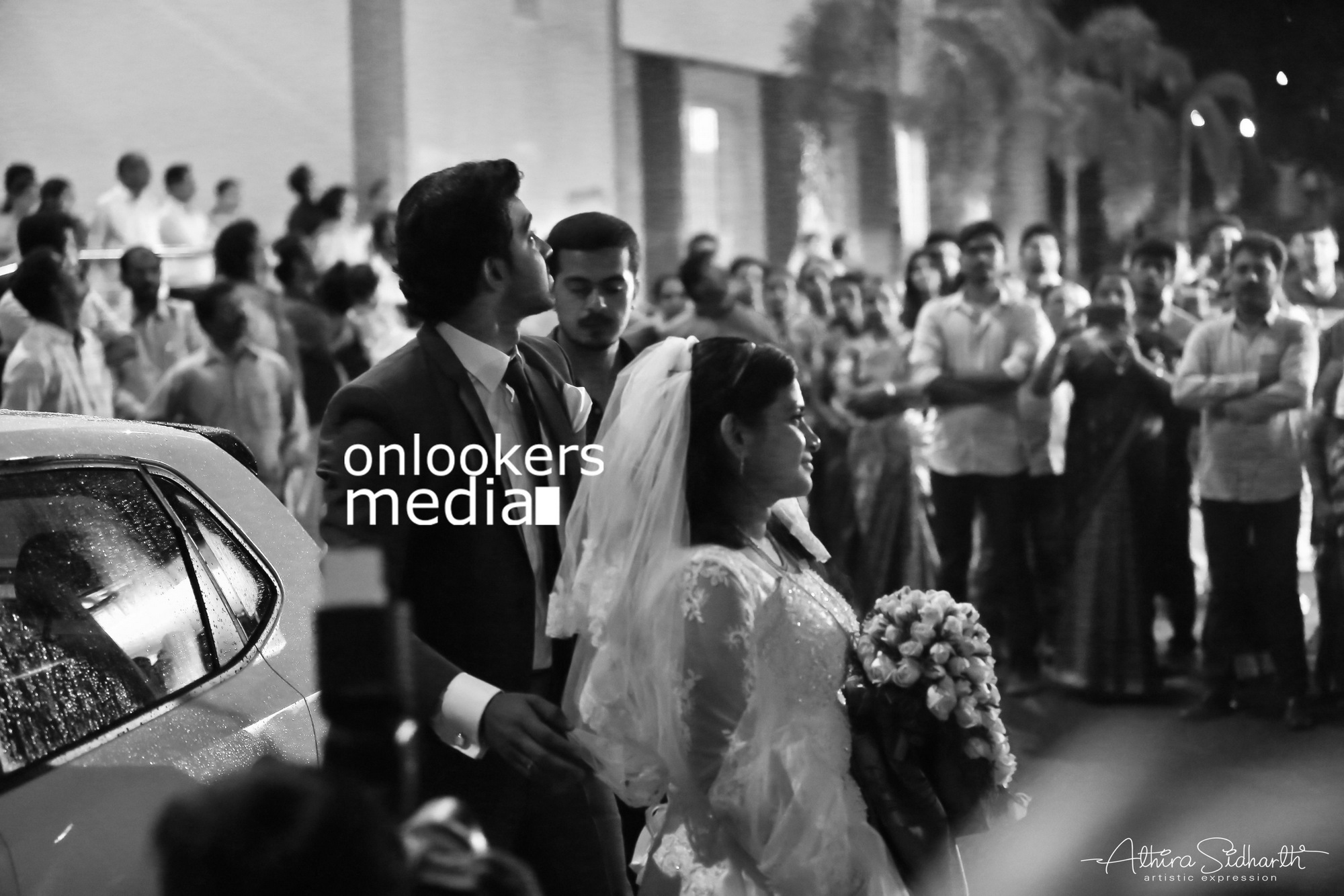 https://onlookersmedia.in/wp-content/uploads/2017/05/Malayalam-Actor-Siju-Wilson-Wedding-Stills-Photos-41.jpg