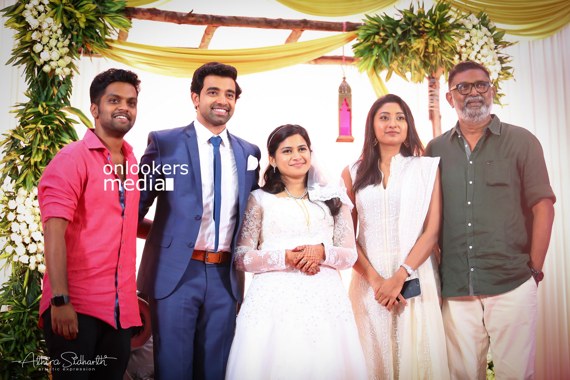 https://onlookersmedia.in/wp-content/uploads/2017/05/Malayalam-Actor-Siju-Wilson-Wedding-Stills-Photos-48.jpg