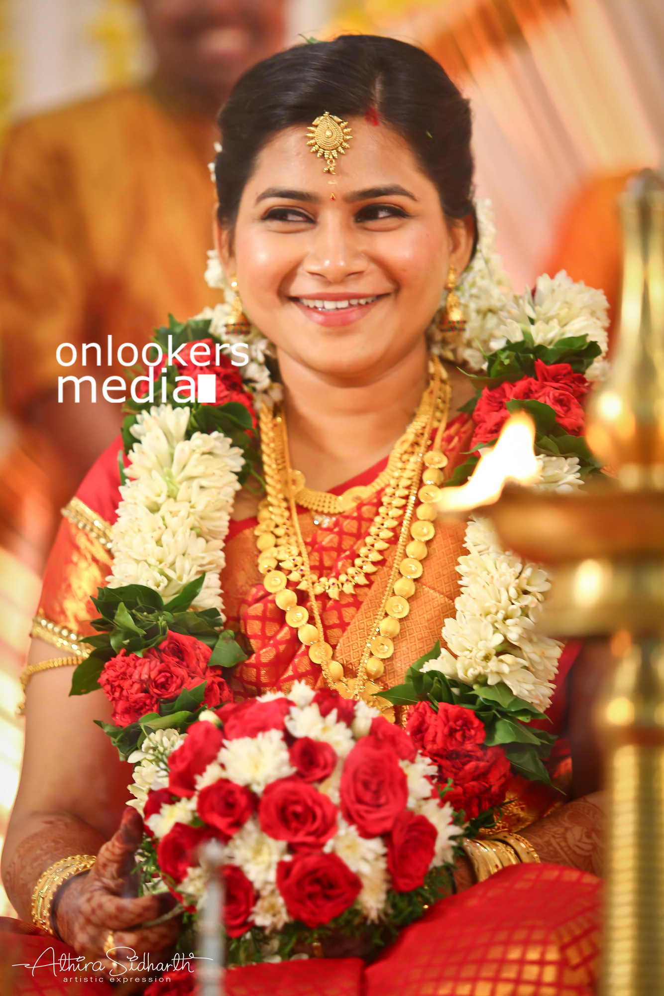 https://onlookersmedia.in/wp-content/uploads/2017/05/Malayalam-Actor-Siju-Wilson-Wedding-Stills-Photos-5.jpg
