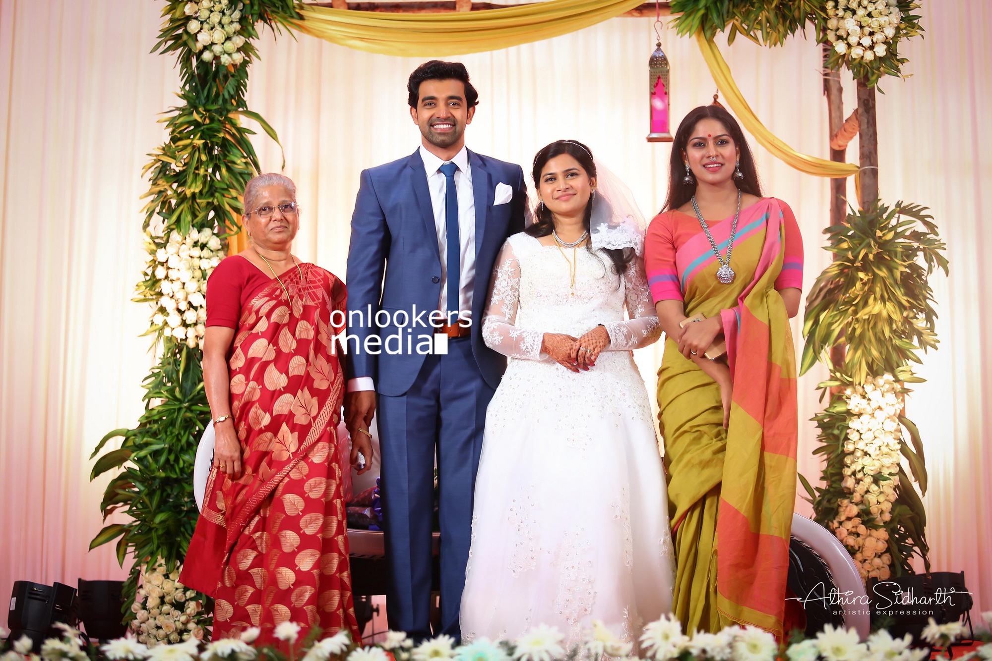 https://onlookersmedia.in/wp-content/uploads/2017/05/Malayalam-Actor-Siju-Wilson-Wedding-Stills-Photos-51.jpg