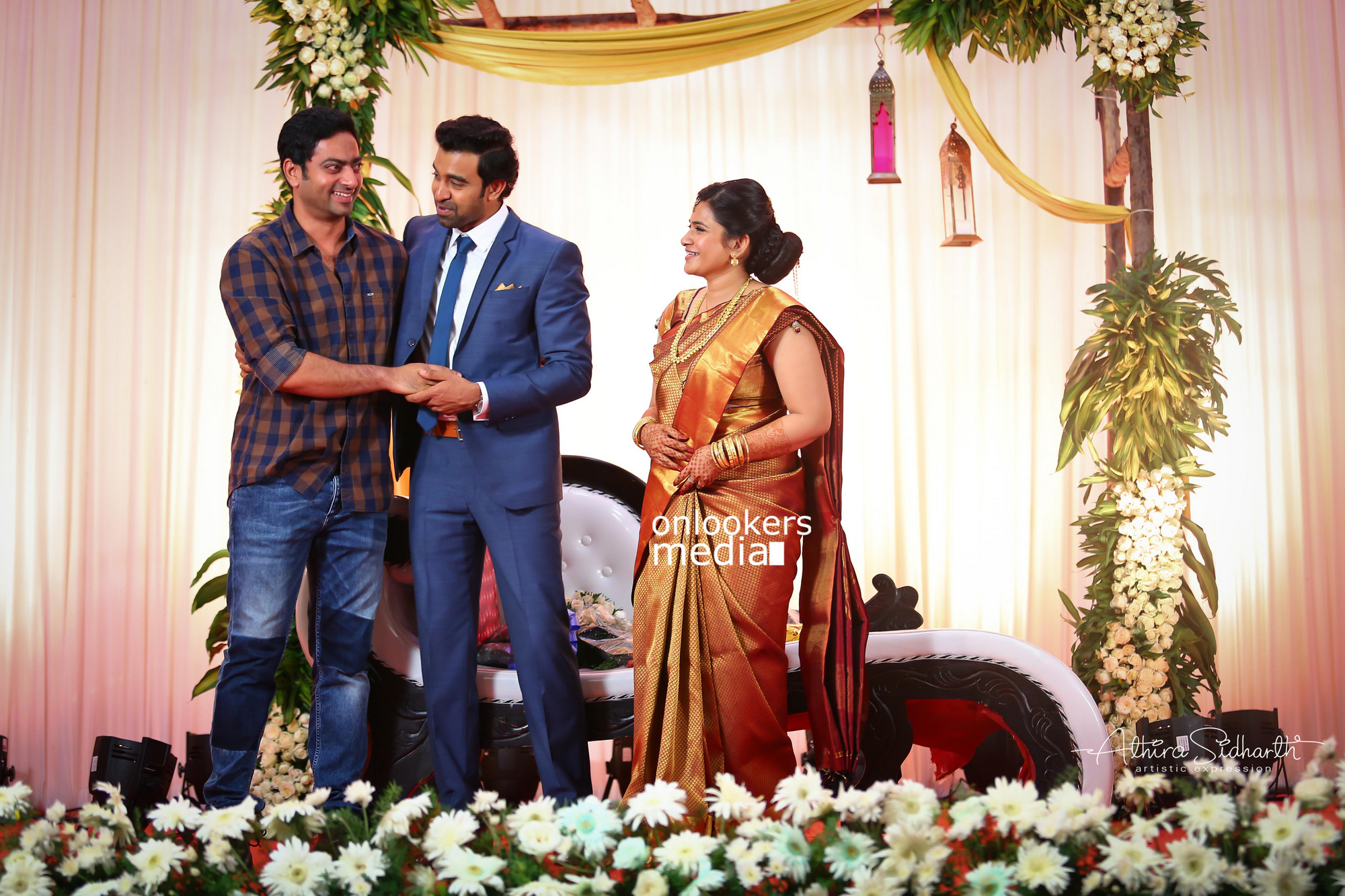 https://onlookersmedia.in/wp-content/uploads/2017/05/Malayalam-Actor-Siju-Wilson-Wedding-Stills-Photos-56.jpg