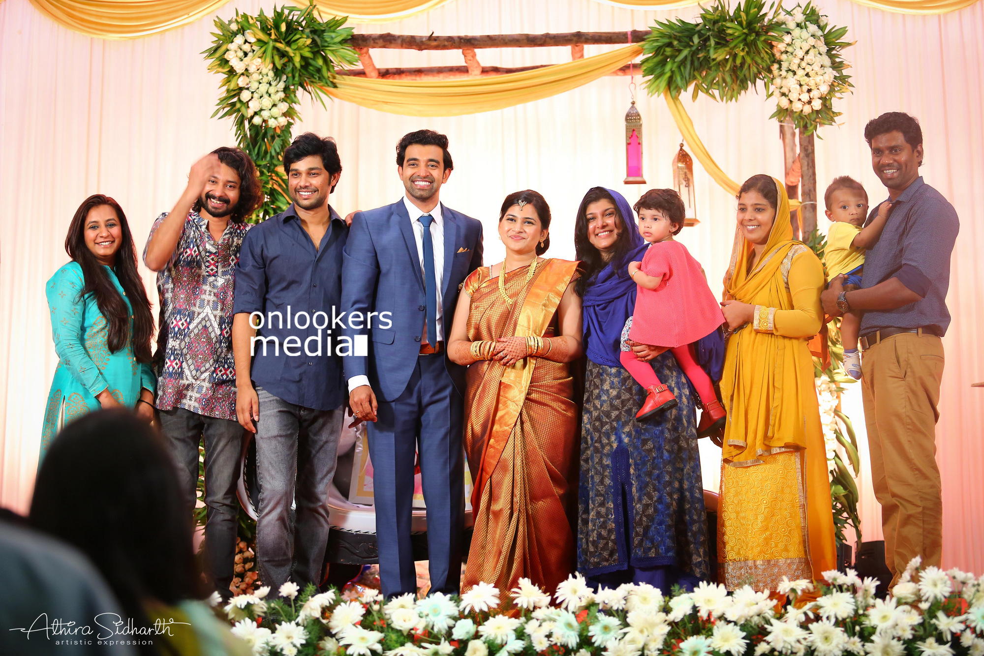 https://onlookersmedia.in/wp-content/uploads/2017/05/Malayalam-Actor-Siju-Wilson-Wedding-Stills-Photos-58.jpg