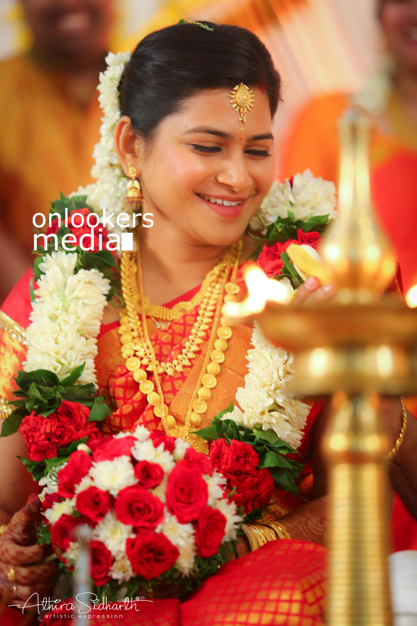 https://onlookersmedia.in/wp-content/uploads/2017/05/Malayalam-Actor-Siju-Wilson-Wedding-Stills-Photos-6.jpg