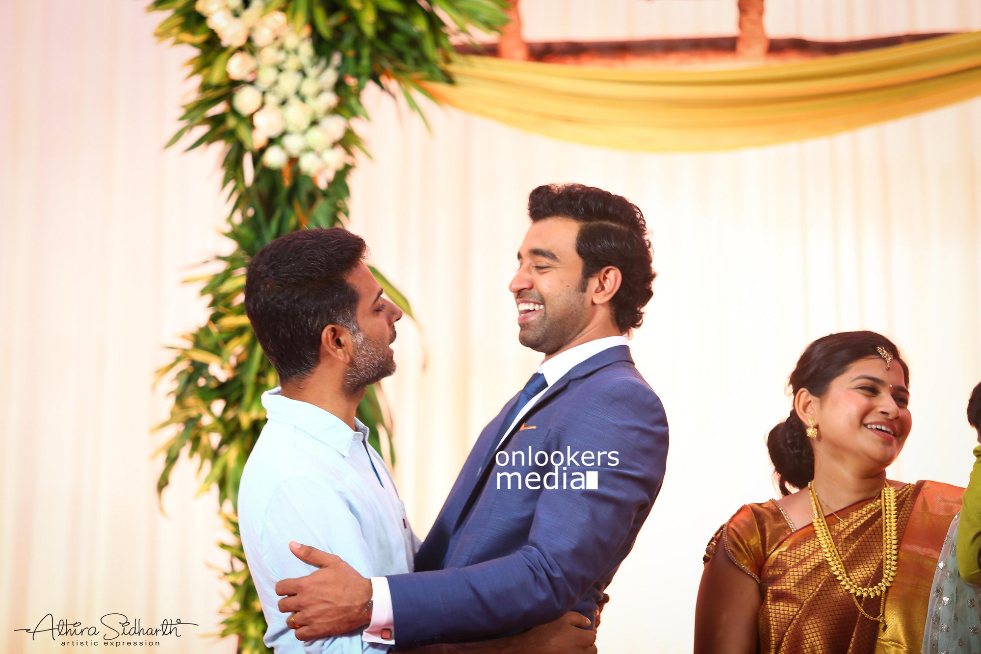 https://onlookersmedia.in/wp-content/uploads/2017/05/Malayalam-Actor-Siju-Wilson-Wedding-Stills-Photos-60.jpg