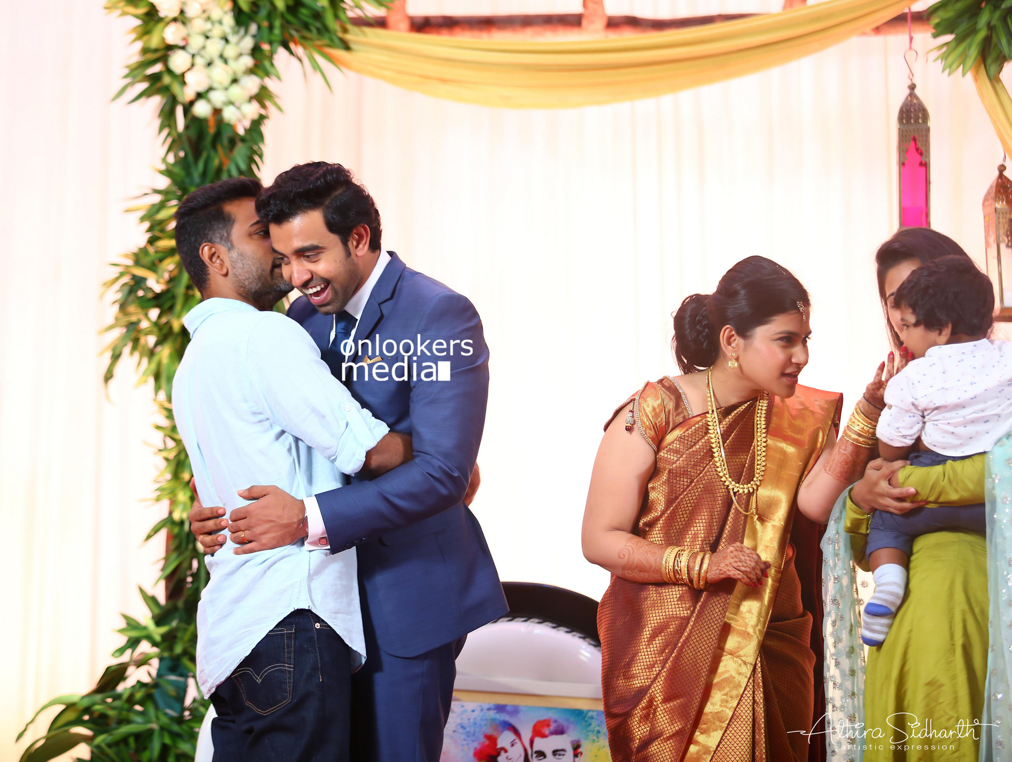 https://onlookersmedia.in/wp-content/uploads/2017/05/Malayalam-Actor-Siju-Wilson-Wedding-Stills-Photos-61.jpg