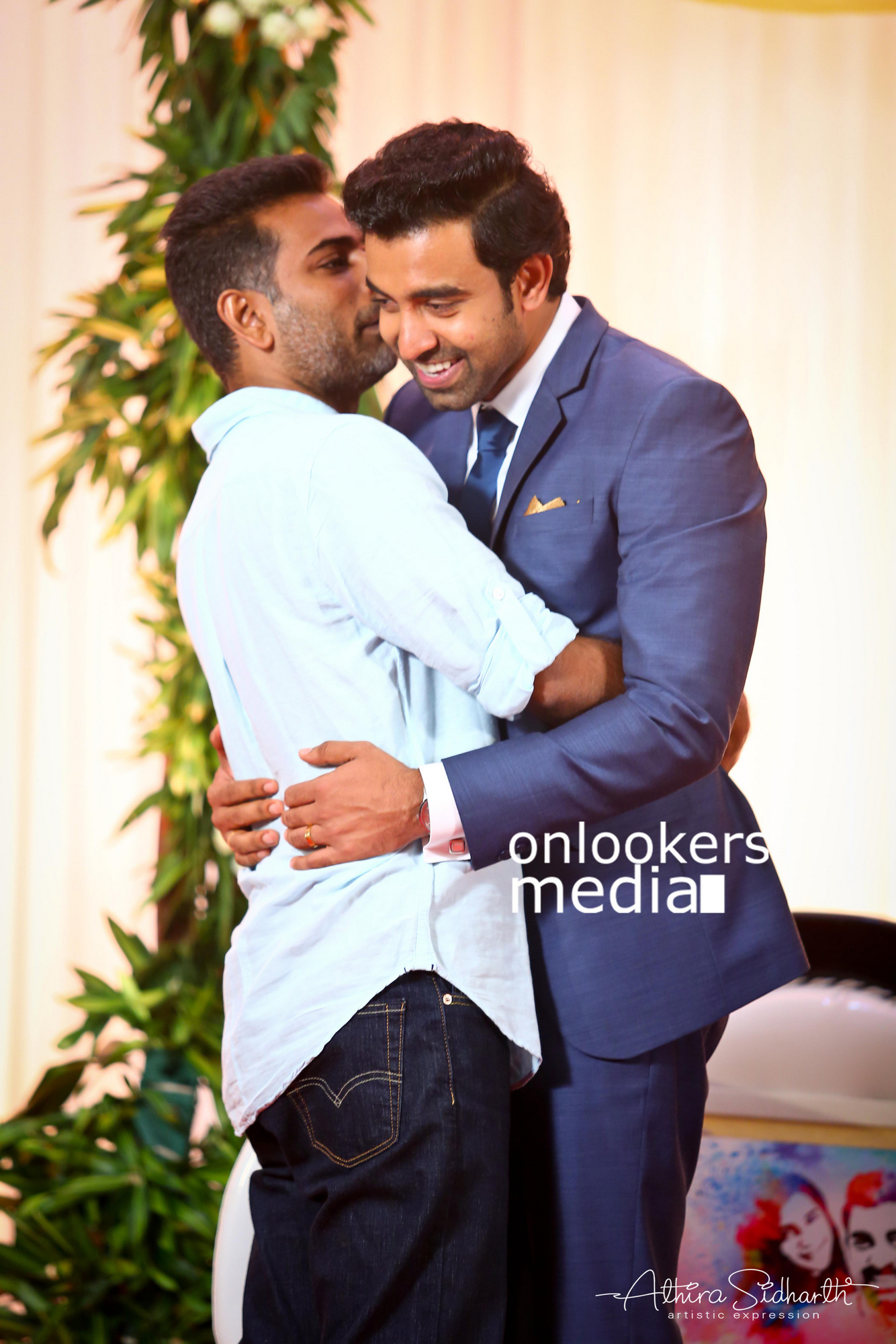 https://onlookersmedia.in/wp-content/uploads/2017/05/Malayalam-Actor-Siju-Wilson-Wedding-Stills-Photos-62.jpg