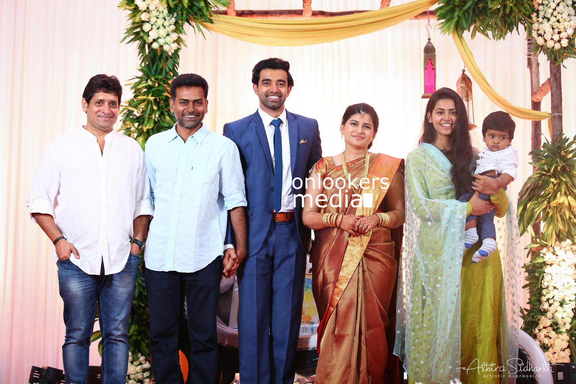 https://onlookersmedia.in/wp-content/uploads/2017/05/Malayalam-Actor-Siju-Wilson-Wedding-Stills-Photos-63.jpg