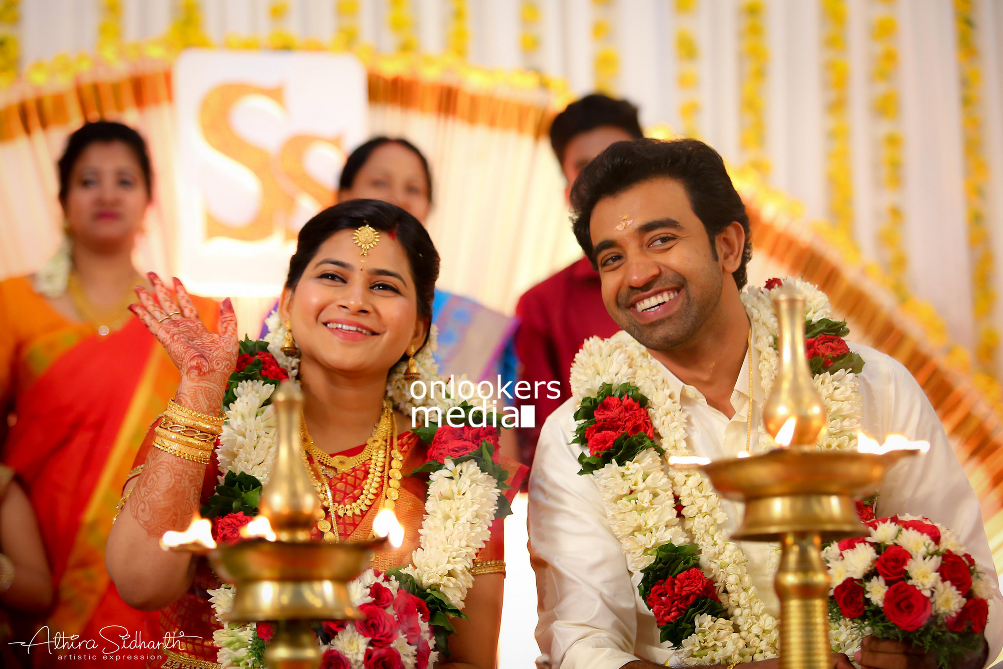 https://onlookersmedia.in/wp-content/uploads/2017/05/Malayalam-Actor-Siju-Wilson-Wedding-Stills-Photos-7.jpg