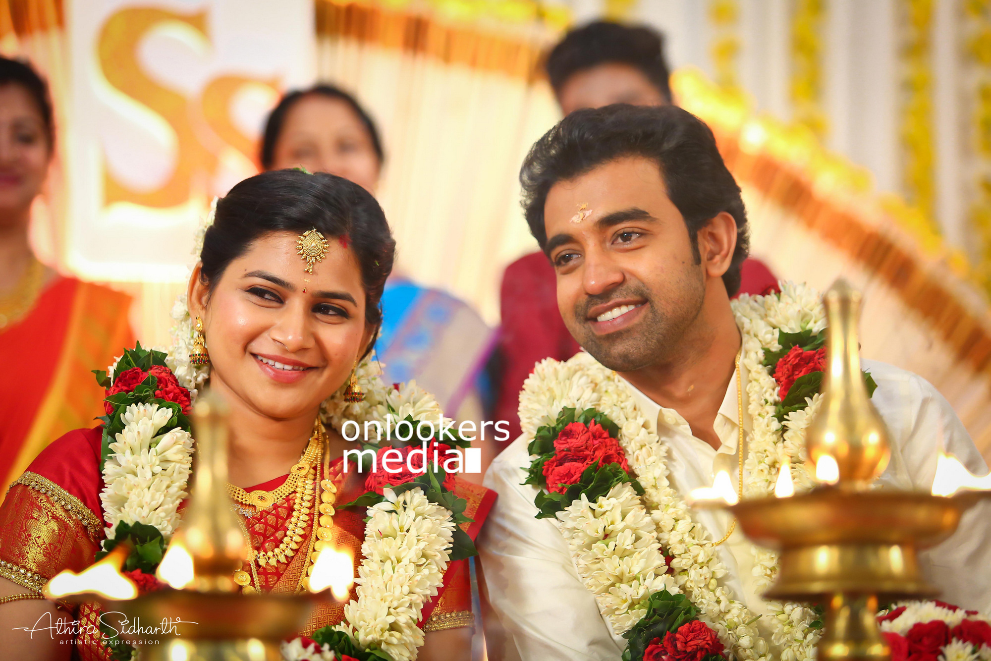 https://onlookersmedia.in/wp-content/uploads/2017/05/Malayalam-Actor-Siju-Wilson-Wedding-Stills-Photos-9.jpg