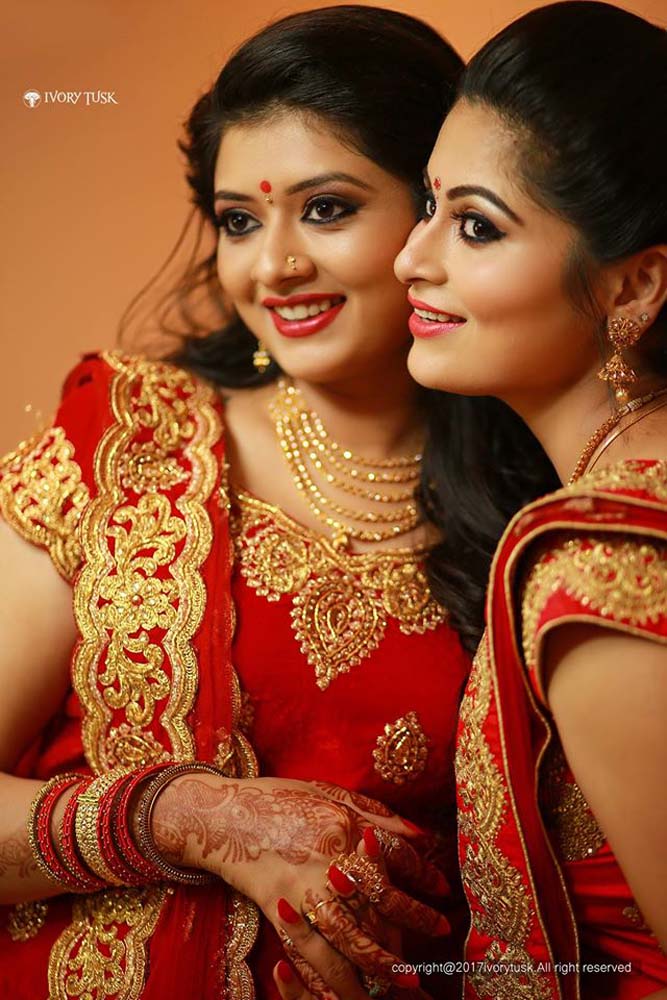 https://onlookersmedia.in/wp-content/uploads/2017/05/Serial-Actress-Sreelaya-Wedding-Stills-Photos-2.jpg