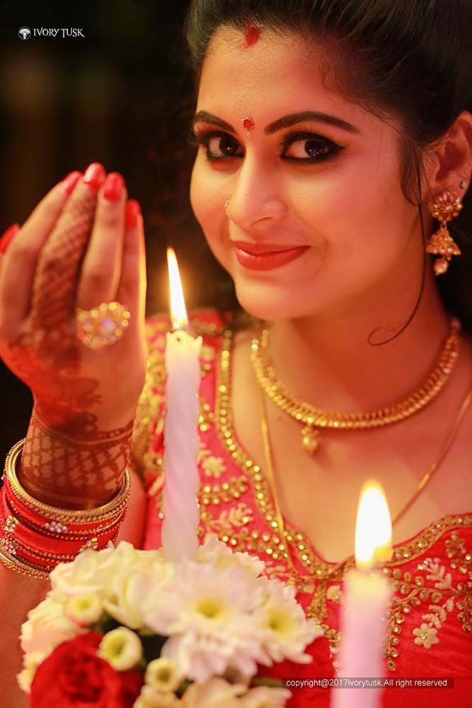 https://onlookersmedia.in/wp-content/uploads/2017/05/Serial-Actress-Sreelaya-Wedding-Stills-Photos-23.jpg