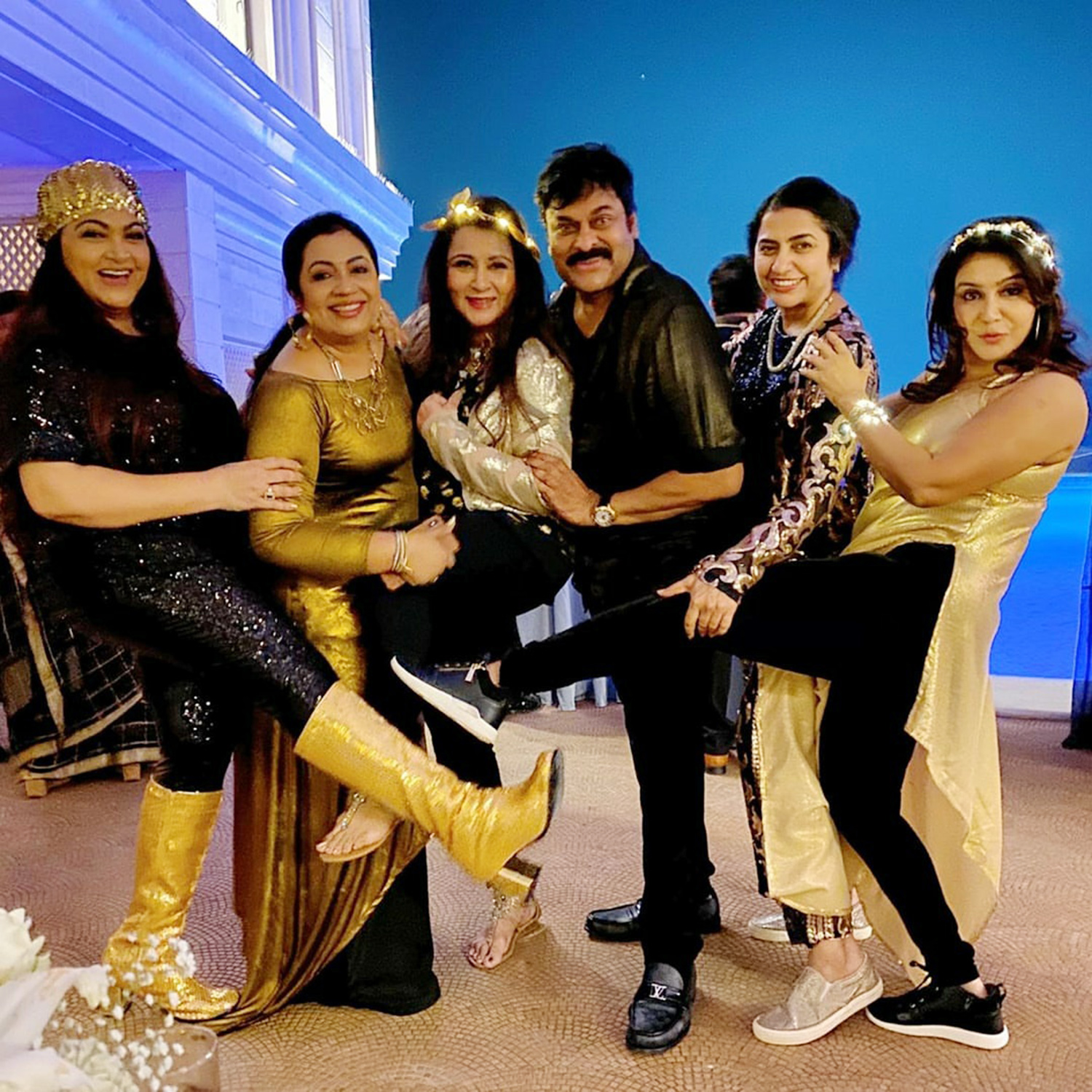 Chiranjeevi ,80's reunion,south indian film 80's reunion,80's stars reunion,80's reunion images,mohanlal chiranjeevi pics from 80's reunion,80's reunion party images