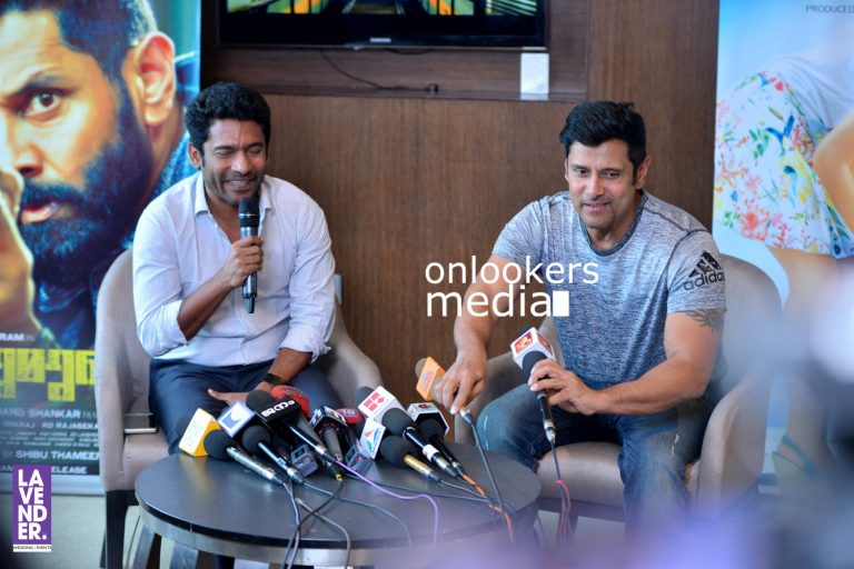 Vikram at Kochi, Kerala for Iru Mugan promotion
