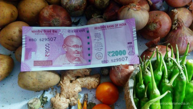 2000 rupees note issued, still common man finds it difficult in their everyday life
